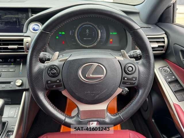 Lexus IS 2016-01 6716504-13