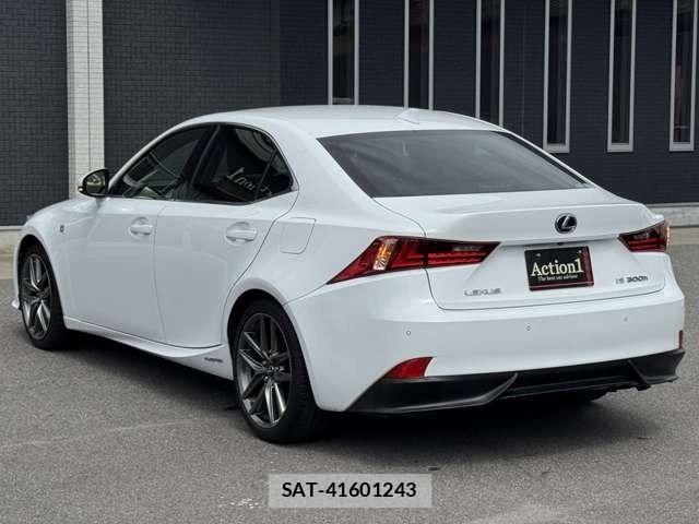 Lexus IS 2016-01 6716504-3