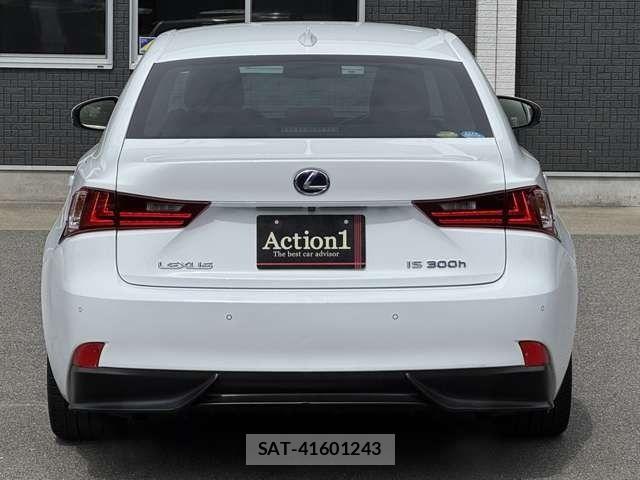 Lexus IS 2016-01 6716504-4