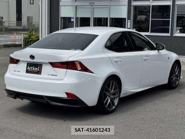 Lexus IS 2016-01 6716504-5