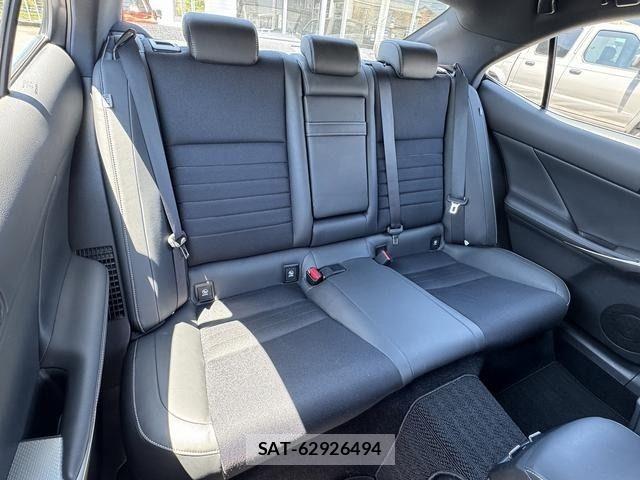 Lexus IS 2013-11 6716505-9