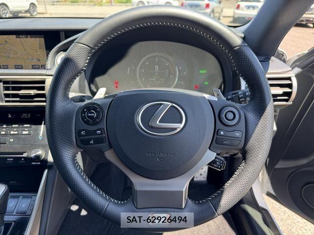 Lexus IS 2013-11 6716505-11