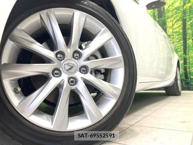 Lexus IS 2015-03 6752238-12