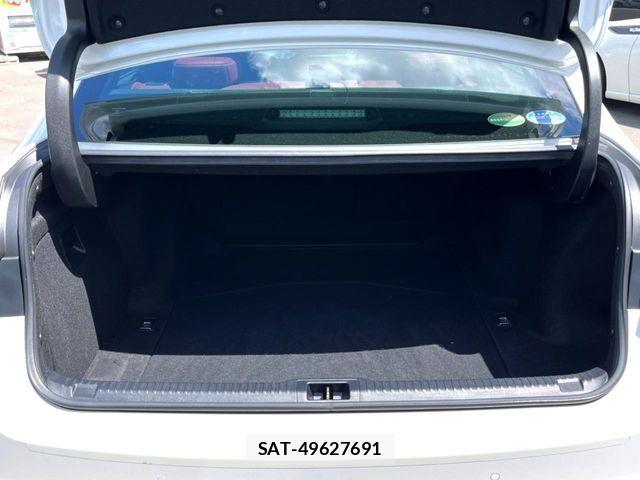 Lexus IS 2021-03 6815680-10