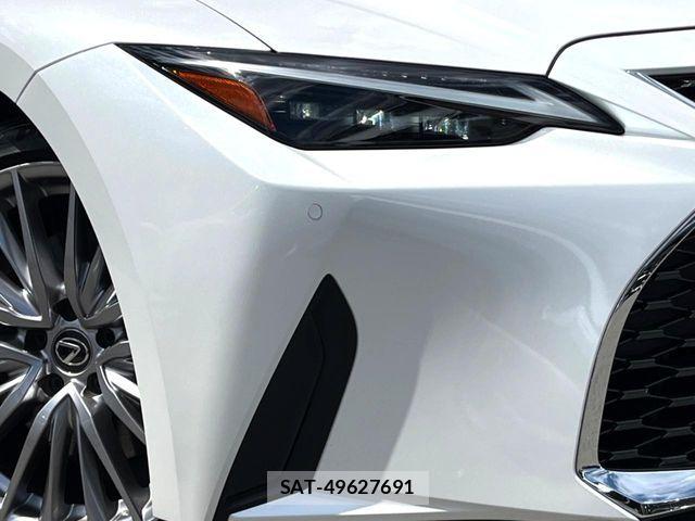 Lexus IS 2021-03 6815680-12