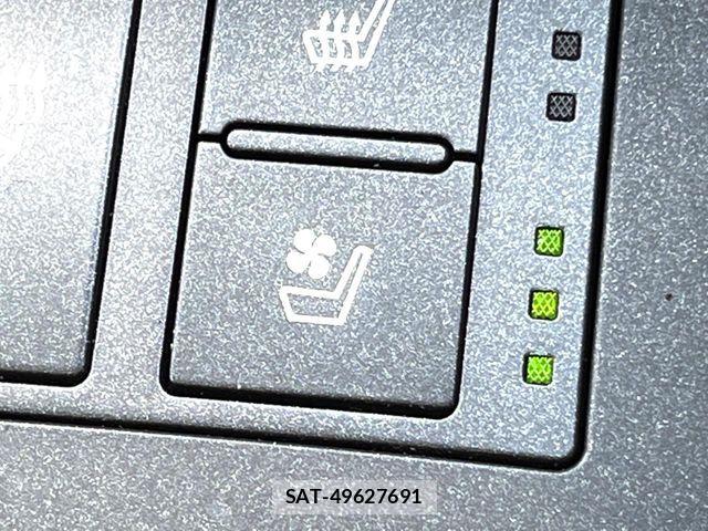 Lexus IS 2021-03 6815680-7