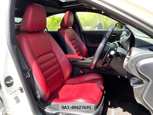 Lexus IS 2021-03 6815680-8