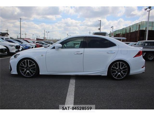 Lexus IS 2018-01 6815688-10