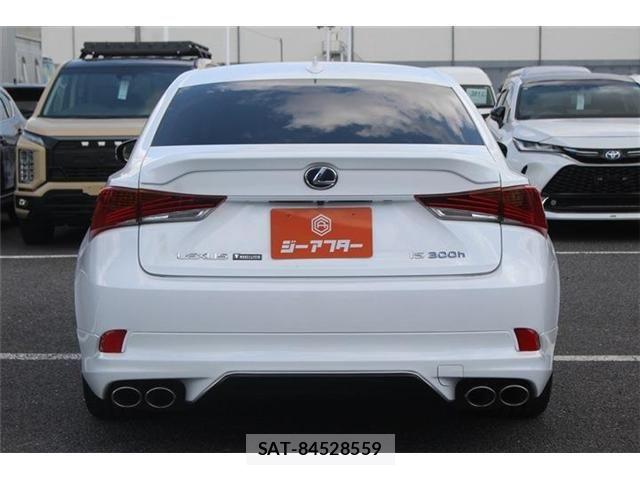 Lexus IS 2018-01 6815688-11