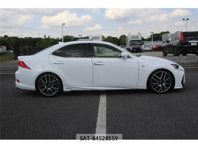 Lexus IS 2018-01 6815688-12