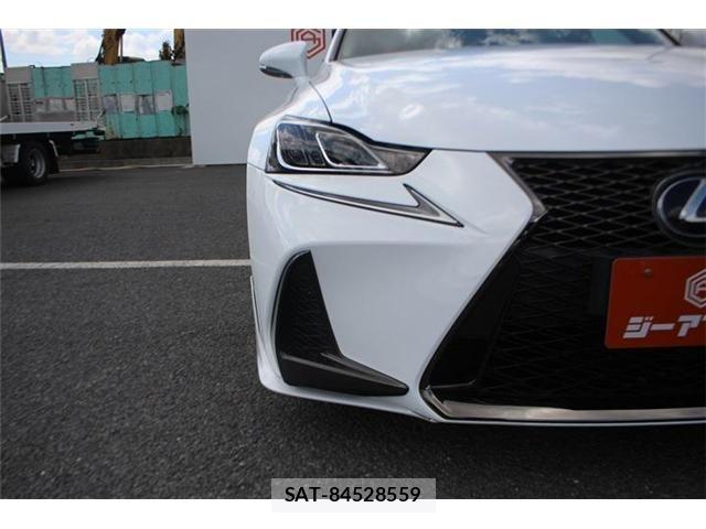 Lexus IS 2018-01 6815688-14