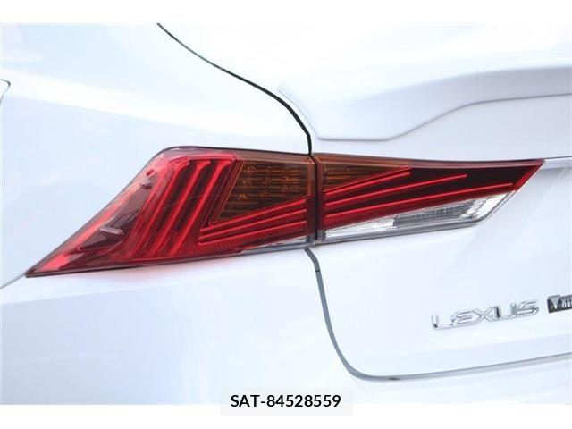 Lexus IS 2018-01 6815688-16
