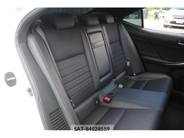 Lexus IS 2018-01 6815688-21