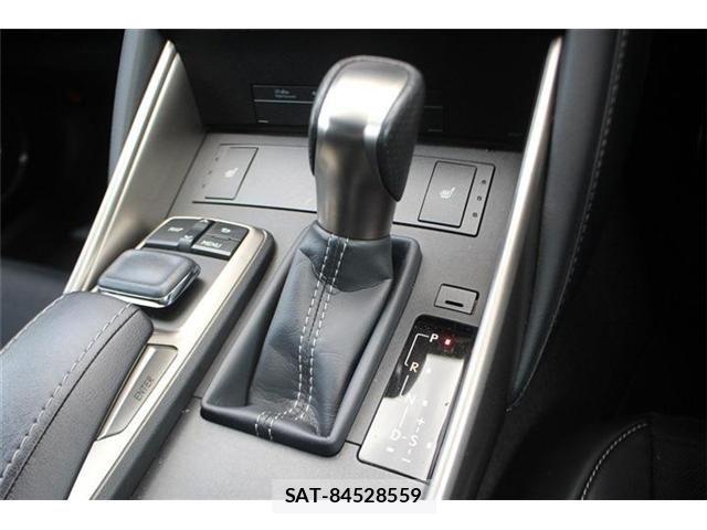 Lexus IS 2018-01 6815688-24