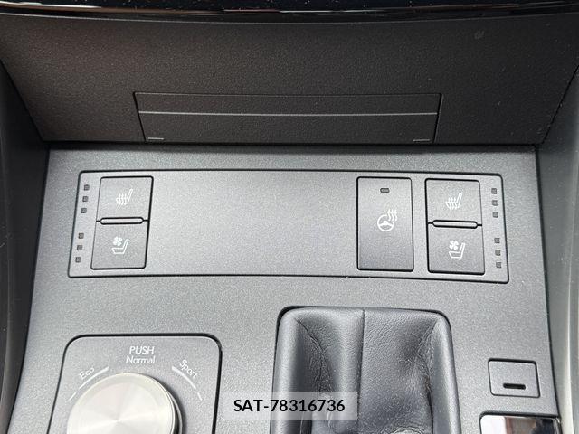 Lexus IS 2021-08 6907685-23