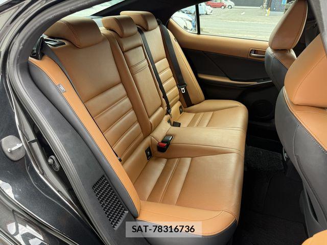Lexus IS 2021-08 6907685-25