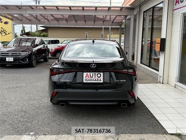 Lexus IS 2021-08 6907685-3