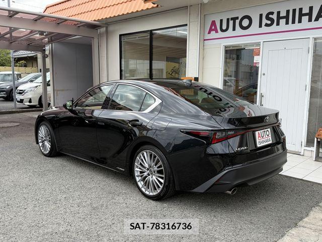 Lexus IS 2021-08 6907685-4