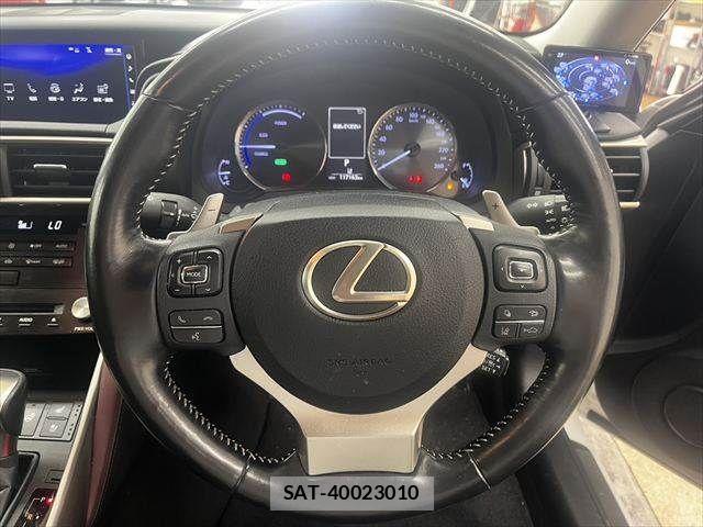 Lexus IS 2018-01 6907696-9