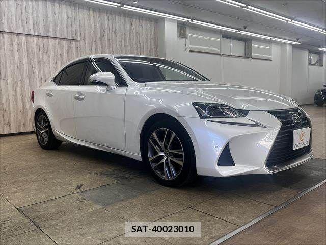 Lexus IS 2018-01 6907696-14