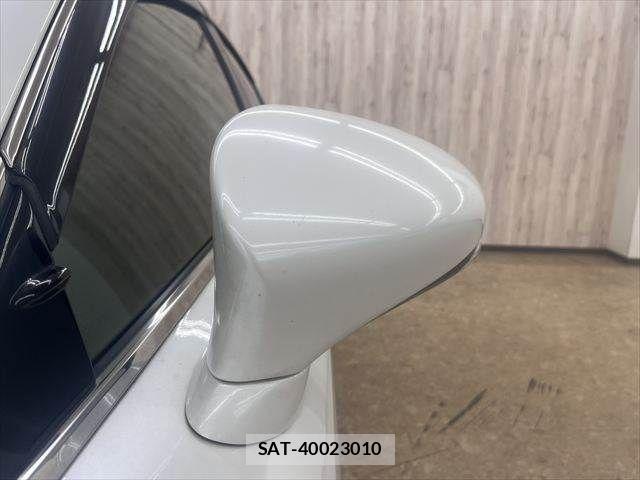 Lexus IS 2018-01 6907696-21