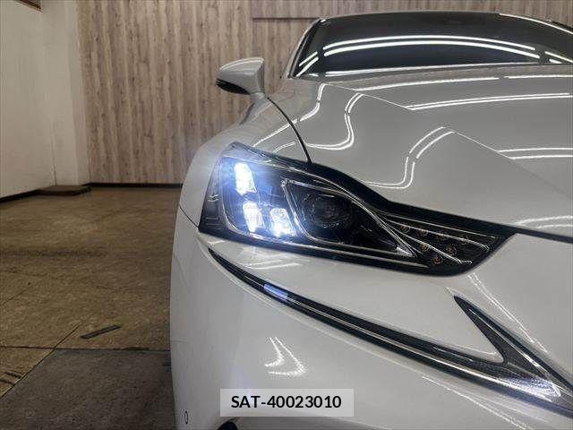 Lexus IS 2018-01 6907696-26