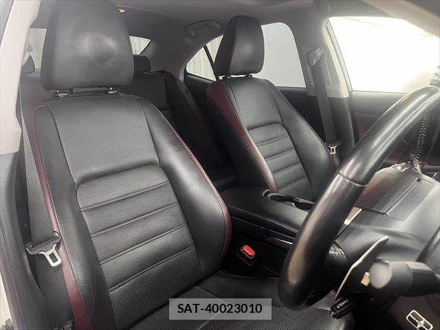 Lexus IS 2018-01 6907696-6