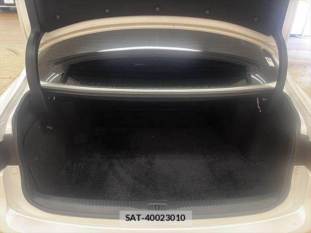 Lexus IS 2018-01 6907696-8