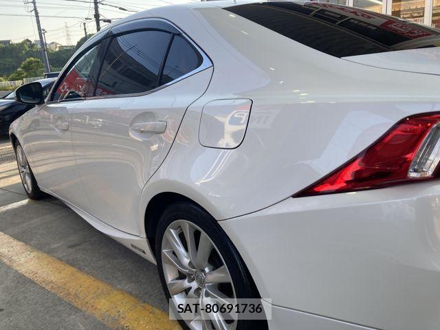 Lexus IS 2013-10 6907703-10