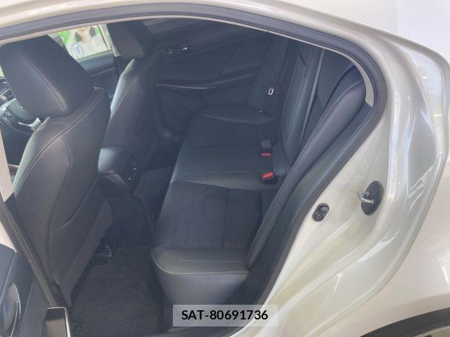 Lexus IS 2013-10 6907703-17