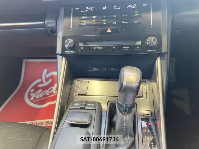 Lexus IS 2013-10 6907703-20