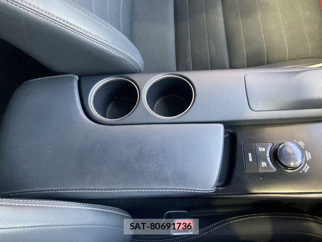 Lexus IS 2013-10 6907703-23