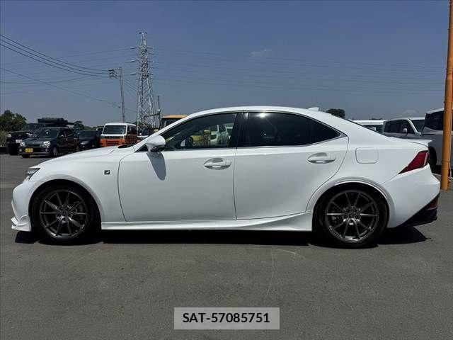 Lexus IS 2013-07 6907697-10