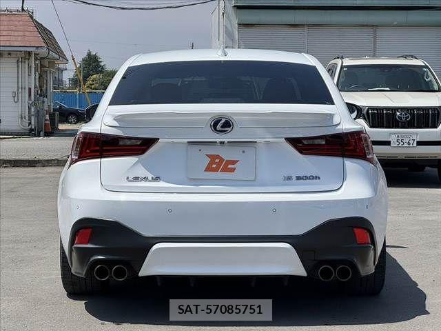 Lexus IS 2013-07 6907697-13