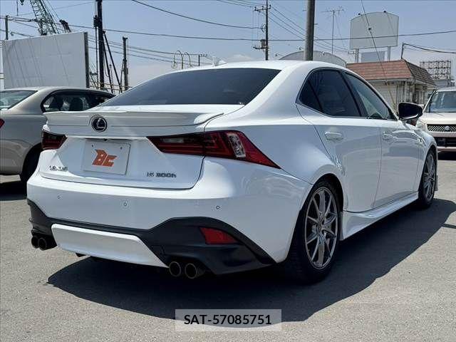 Lexus IS 2013-07 6907697-14