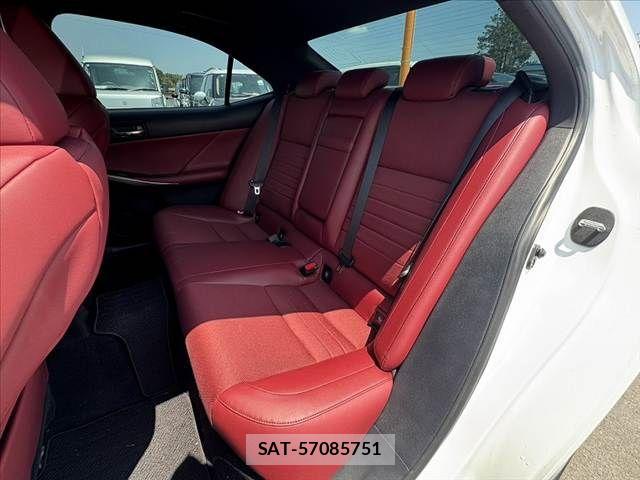 Lexus IS 2013-07 6907697-17