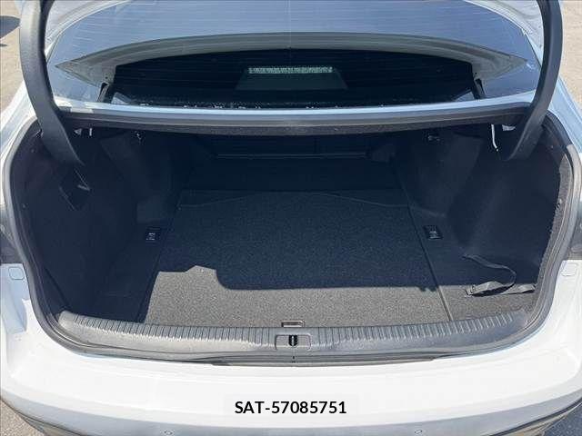 Lexus IS 2013-07 6907697-18