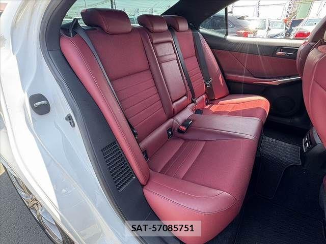 Lexus IS 2013-07 6907697-19
