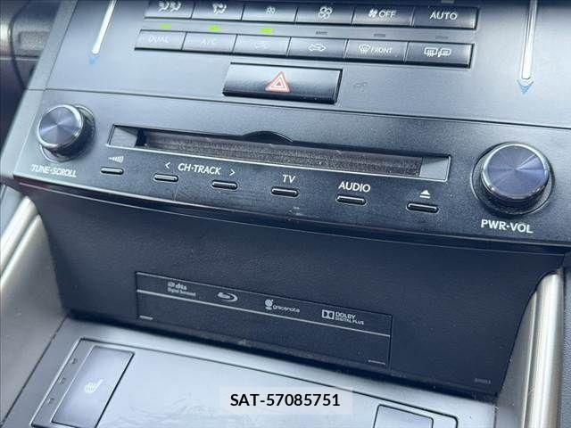 Lexus IS 2013-07 6907697-23
