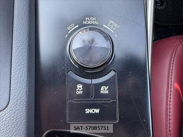 Lexus IS 2013-07 6907697-25