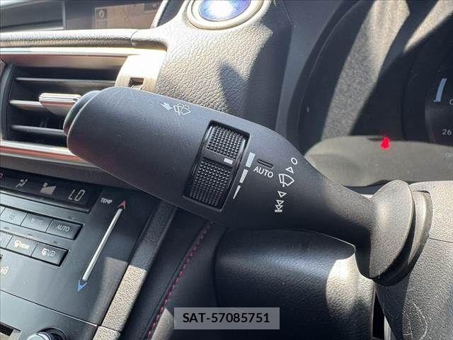 Lexus IS 2013-07 6907697-28