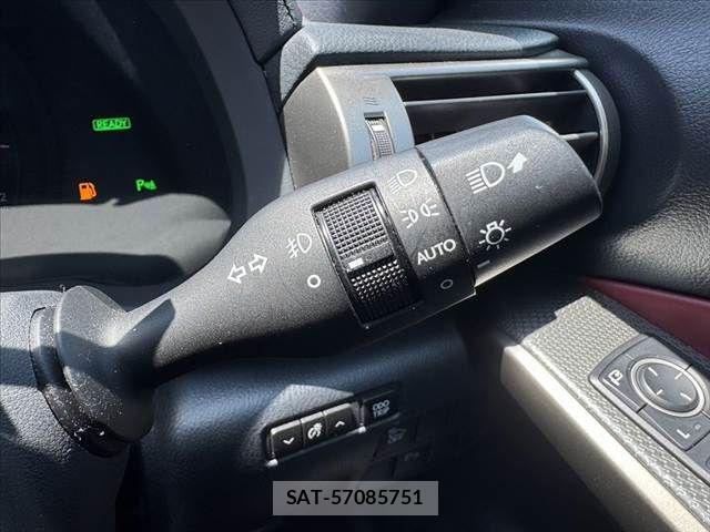 Lexus IS 2013-07 6907697-29