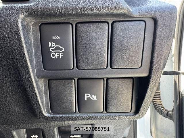 Lexus IS 2013-07 6907697-5