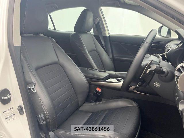 Lexus IS 2014-03 6907699-11