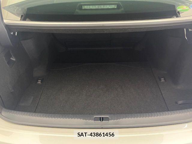 Lexus IS 2014-03 6907699-13