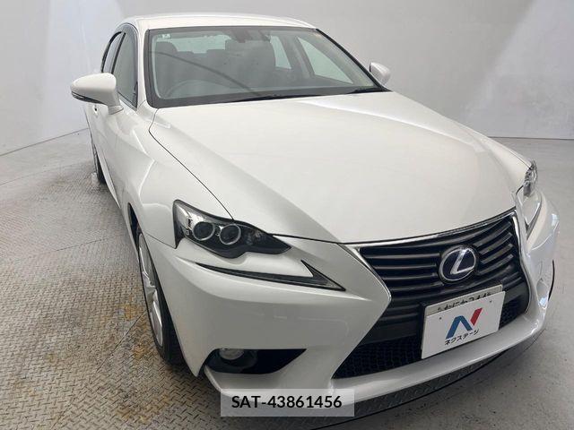 Lexus IS 2014-03 6907699-16