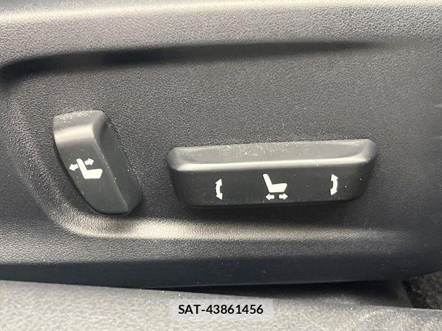 Lexus IS 2014-03 6907699-5