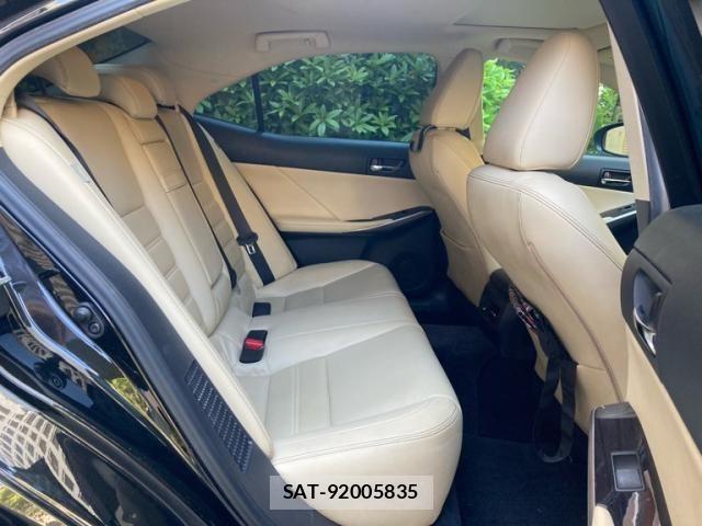 Lexus IS 2013-07 6907709-9