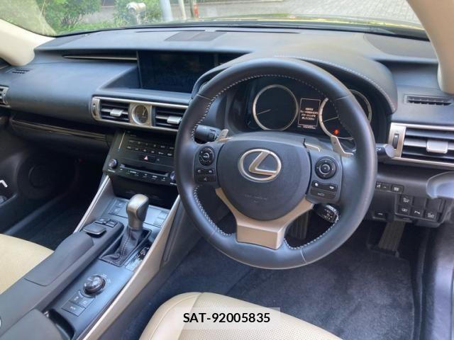 Lexus IS 2013-07 6907709-11