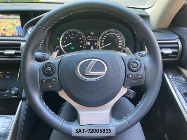 Lexus IS 2013-07 6907709-12